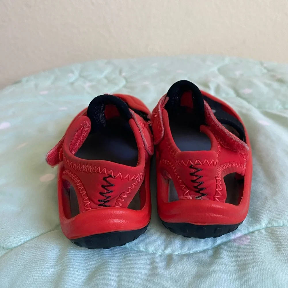 Nike Sunray Protect Black and Red Sandals Baby size 5